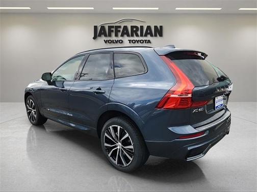 2025 Volvo XC60 B5 Plus
