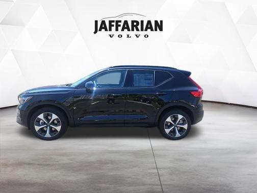 Onyx Black 2026 Volvo XC40 Plus, B5 AWD Gas (mild hybrid), Dark