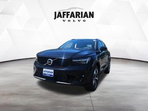 Onyx Black 2026 Volvo XC40 Plus, B5 AWD Gas (mild hybrid), Dark