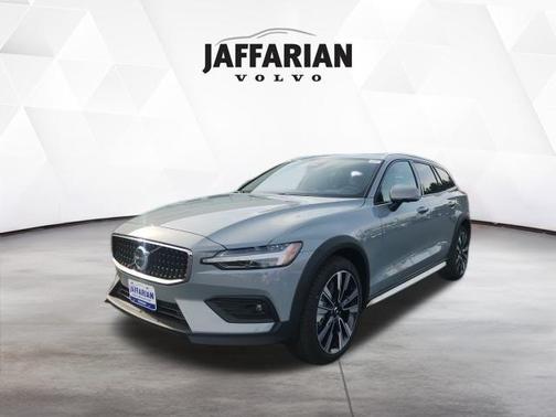 2026 Volvo V60 Cross Country B5 Ultra