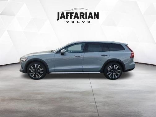 2026 Volvo V60 Cross Country B5 Ultra
