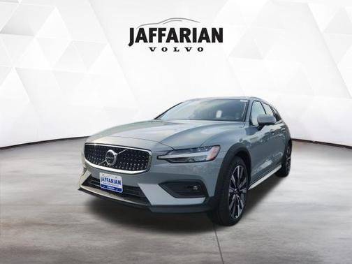 2026 Volvo V60 Cross Country B5 Ultra