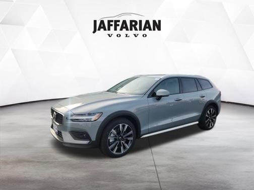 2026 Volvo V60 Cross Country B5 Ultra