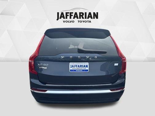 2023 Volvo XC90 Recharge Plug-In Hybrid T8 Plus Bright Theme 7 Passenger