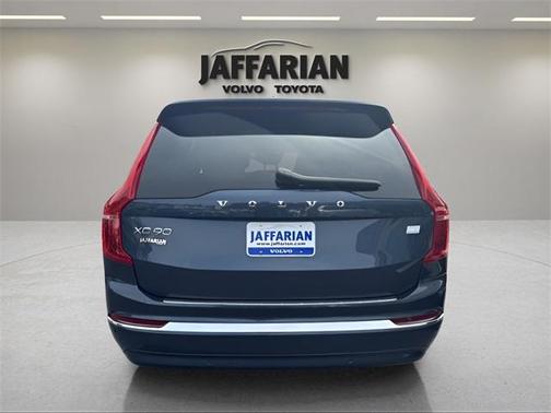 2023 Volvo XC90 Recharge Plug-In Hybrid T8 Plus Bright Theme 7 Passenger