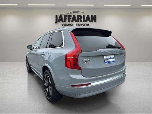 2024 Volvo XC90 B6 Plus Bright Theme 7-Seater