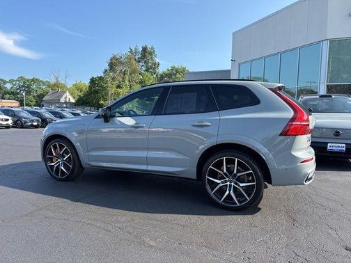 2025 Volvo XC60 Plug-In Hybrid T8 Polestar Engineered