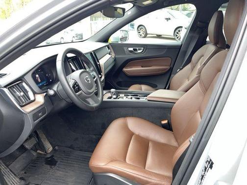 2023 Volvo XC60 B5 Plus Bright Theme