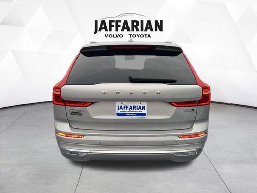 2023 Volvo XC60 B5 Plus Bright Theme