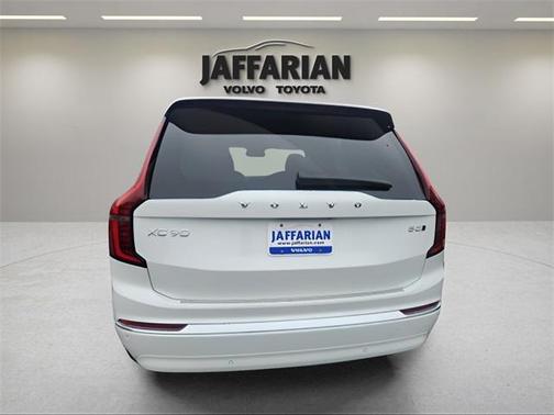2025 Volvo XC90 B5 Plus