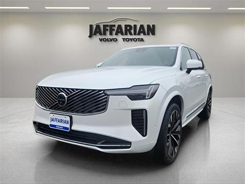2025 Volvo XC90 B5 Plus