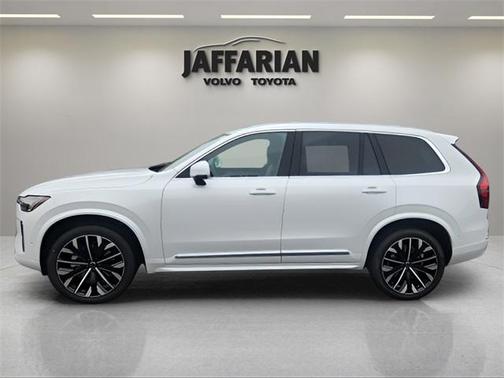 2025 Volvo XC90 B5 Plus