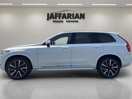 2024 Volvo XC90 B5 Plus Bright Theme