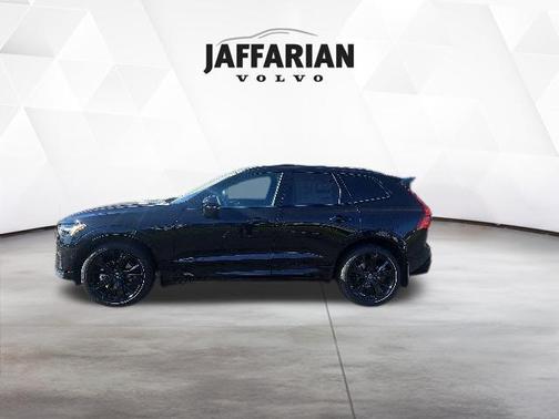 Onyx Black Metallic 2026 Volvo XC60 B5 Ultra Black Edition