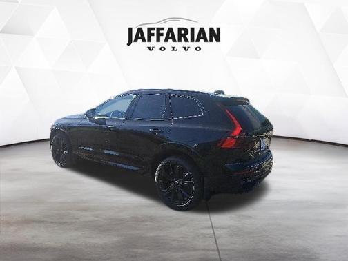 Onyx Black Metallic 2026 Volvo XC60 B5 Ultra Black Edition
