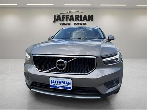 2022 Volvo XC40 T5 Momentum