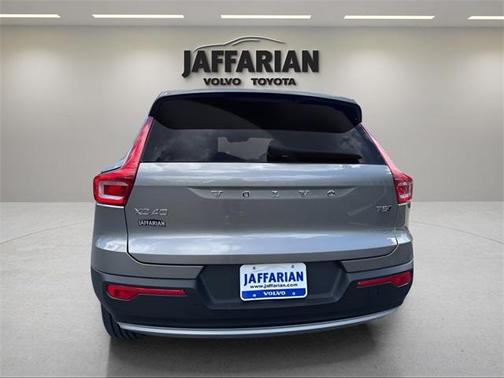 2022 Volvo XC40 T5 Momentum