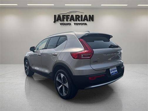 2024 Volvo XC40 B5 Plus Bright Theme