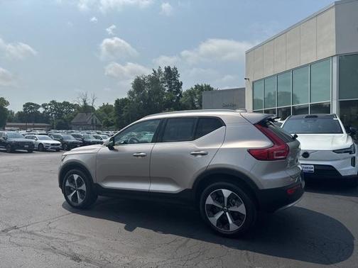 2024 Volvo XC40 B5 Plus Bright Theme