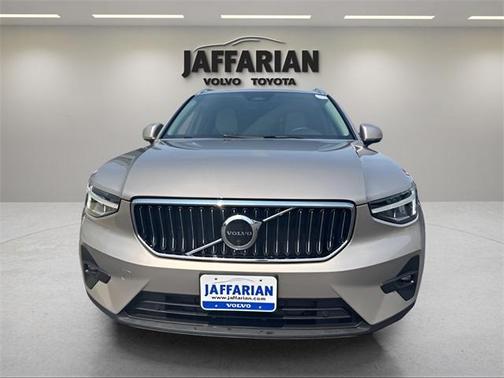 2024 Volvo XC40 B5 Plus Bright Theme