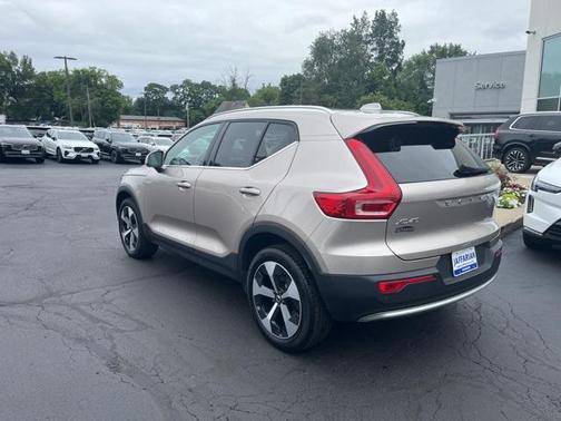 2024 Volvo XC40 B5 Plus Bright Theme