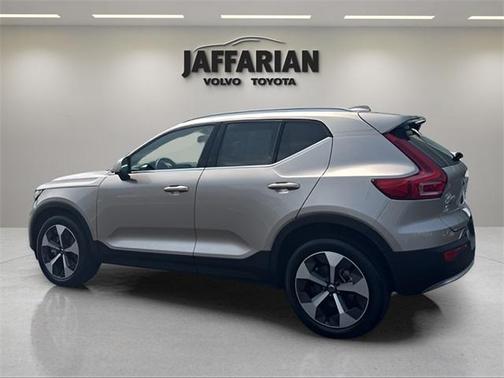 2024 Volvo XC40 B5 Plus Bright Theme