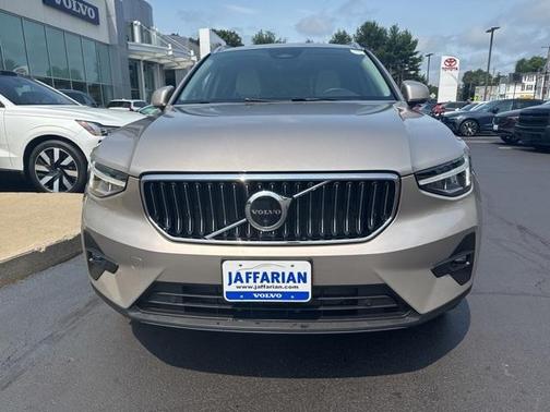2024 Volvo XC40 B5 Plus Bright Theme