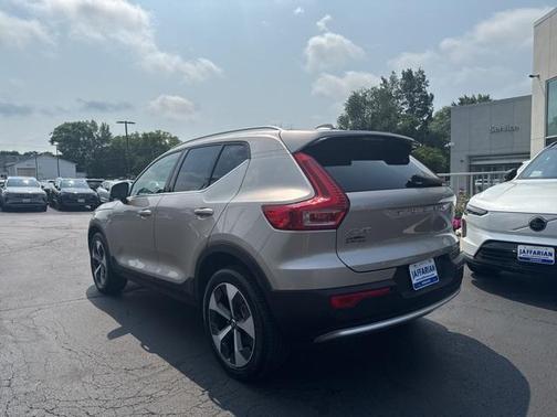 2024 Volvo XC40 B5 Plus Bright Theme