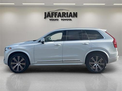 2024 Volvo XC90 B6 Ultimate Bright Theme 7-Seater