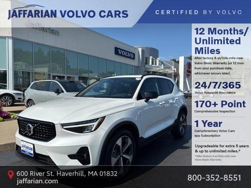 2023 Volvo XC40 B5 Plus Dark Theme