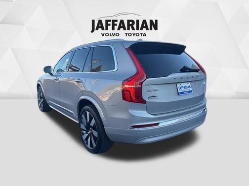 2023 Volvo XC90 Recharge Plug-In Hybrid T8 Ultimate Bright Theme 7-Seater