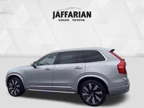 2023 Volvo XC90 Recharge Plug-In Hybrid T8 Ultimate Bright Theme 7-Seater