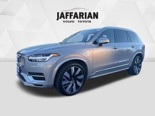 2023 Volvo XC90 Recharge Plug-In Hybrid T8 Ultimate Bright Theme 7-Seater