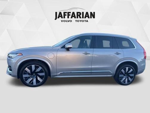 2023 Volvo XC90 Recharge Plug-In Hybrid T8 Ultimate Bright Theme 7-Seater