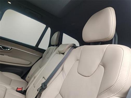 2025 Volvo XC90 B6 Ultra