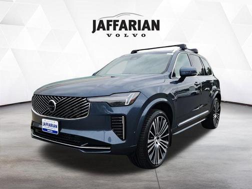 2025 Volvo XC90 B6 Ultra