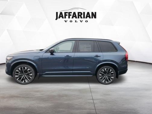 2026 Volvo XC90 Plug-In Hybrid T8 Ultra Dark Theme 7-Seater