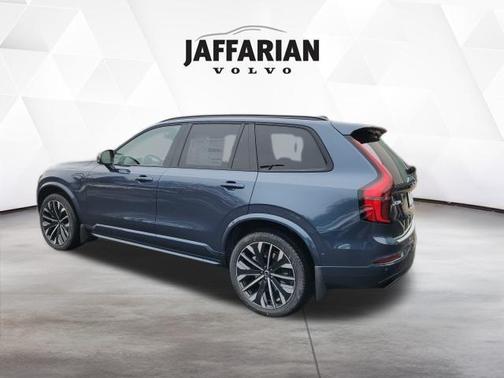 2026 Volvo XC90 Plug-In Hybrid T8 Ultra Dark Theme 7-Seater