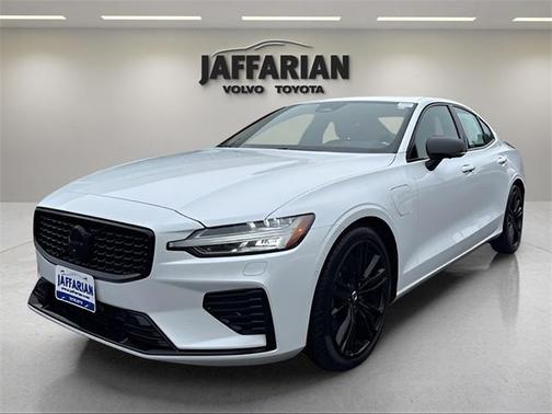2023 Volvo S60 Recharge Plug-In Hybrid T8 Ultimate Black Edition
