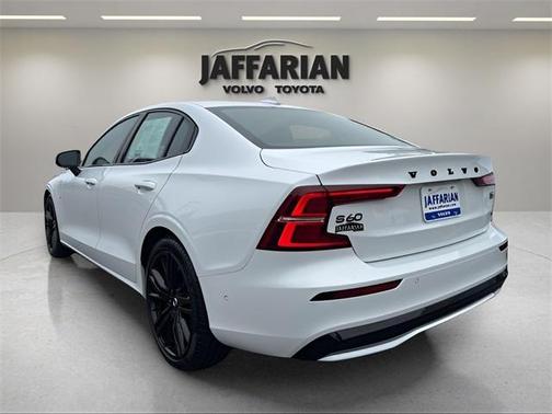 2023 Volvo S60 Recharge Plug-In Hybrid T8 Ultimate Black Edition