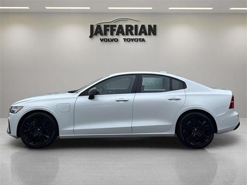 2023 Volvo S60 Recharge Plug-In Hybrid T8 Ultimate Black Edition