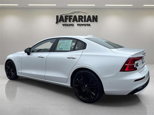 2023 Volvo S60 Recharge Plug-In Hybrid T8 Ultimate Black Edition