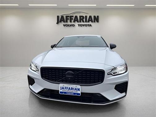 2023 Volvo S60 Recharge Plug-In Hybrid T8 Ultimate Black Edition