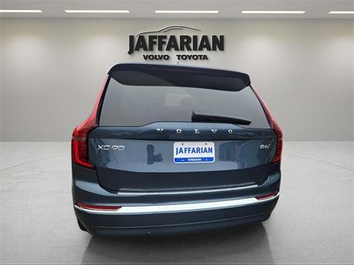 2025 Volvo XC90 B6 Core