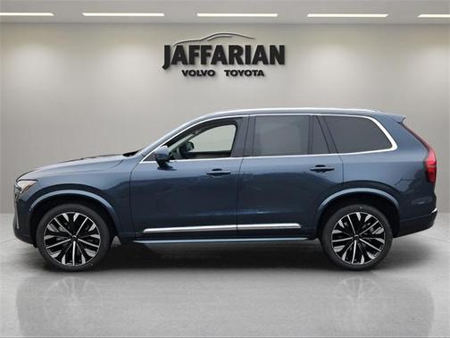 2025 Volvo XC90 B6 Core