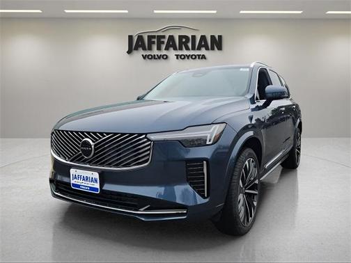 2025 Volvo XC90 B6 Core