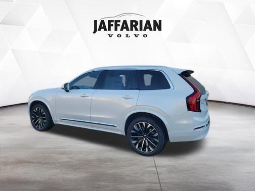 Crystal White Pearl 2026 Volvo XC90 B6 Ultra