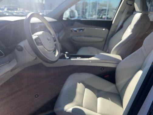 2025 Volvo XC90 B6 Plus 7-Seater