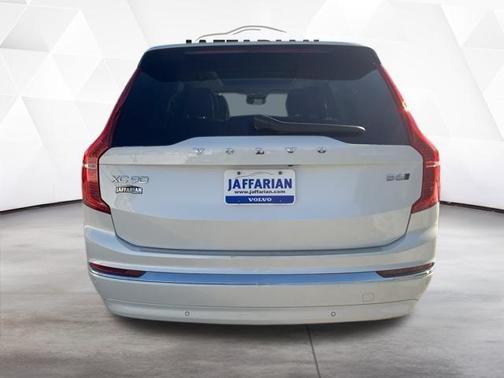 2025 Volvo XC90 B6 Plus 7-Seater