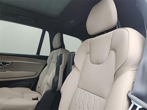 2026 Volvo XC90 B6 Plus 6-Seater